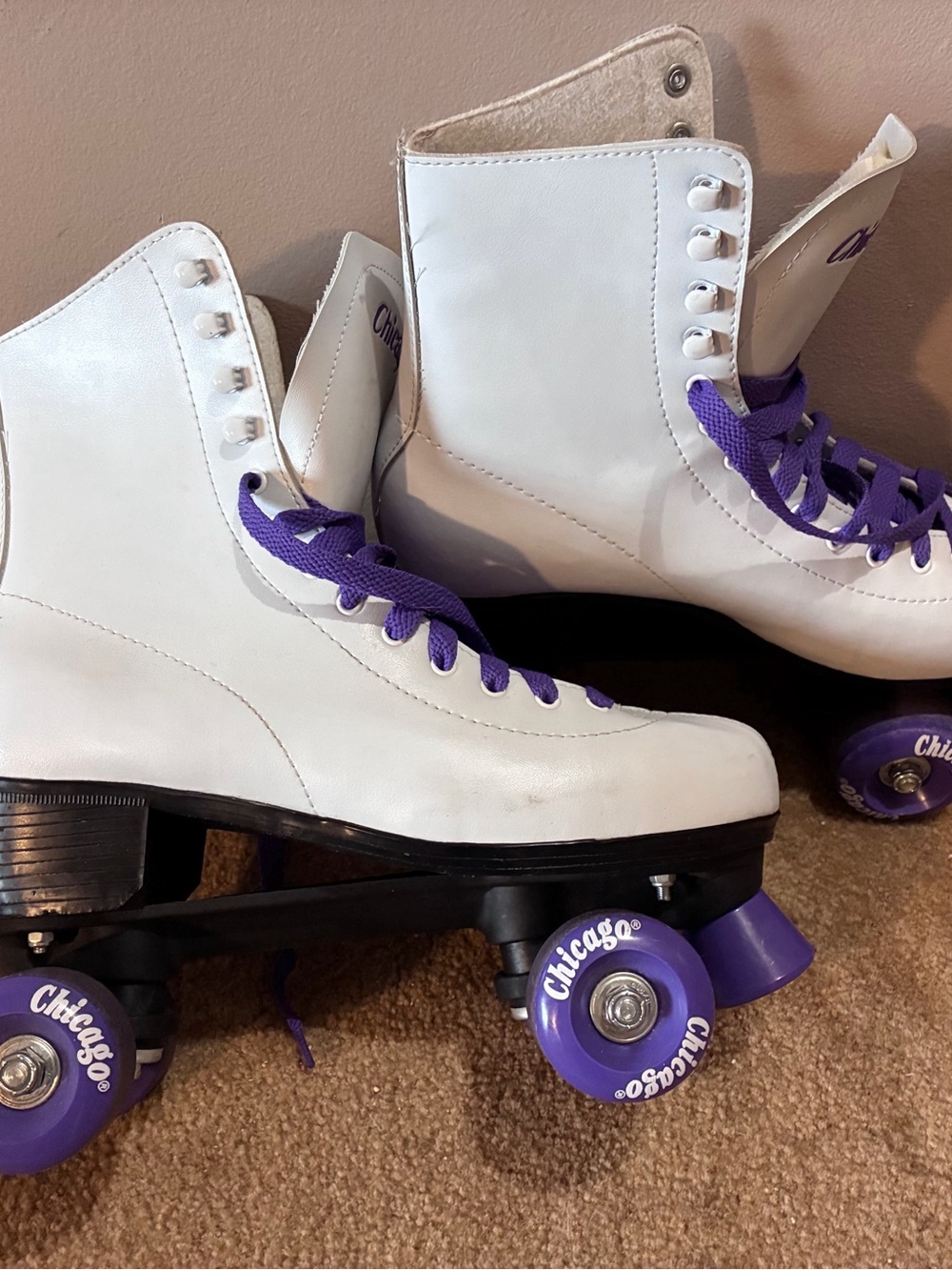 Chicago Women's White Roller Skates with Purple Laces - Picture 4 of 8